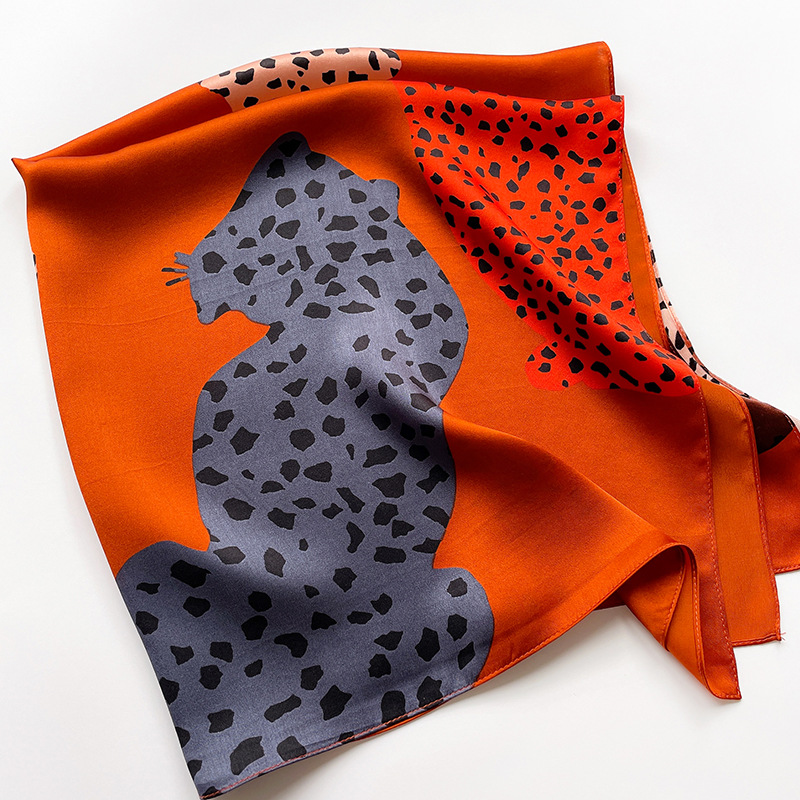 Foulard léopard 100% naturel en soie véritable pour femmes, châle Design imprimé d'animaux, enveloppes à la mode, Bandana, bandeau carré de 68cm, Hijab