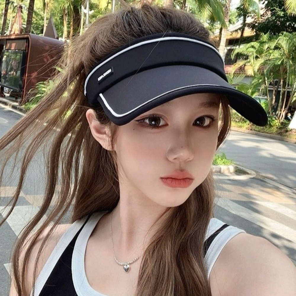 Chapeau de soleil tendance pour femme avec protection UV, visière de sport respirante et réglable, casquette à large bord ouverte pour le tennis