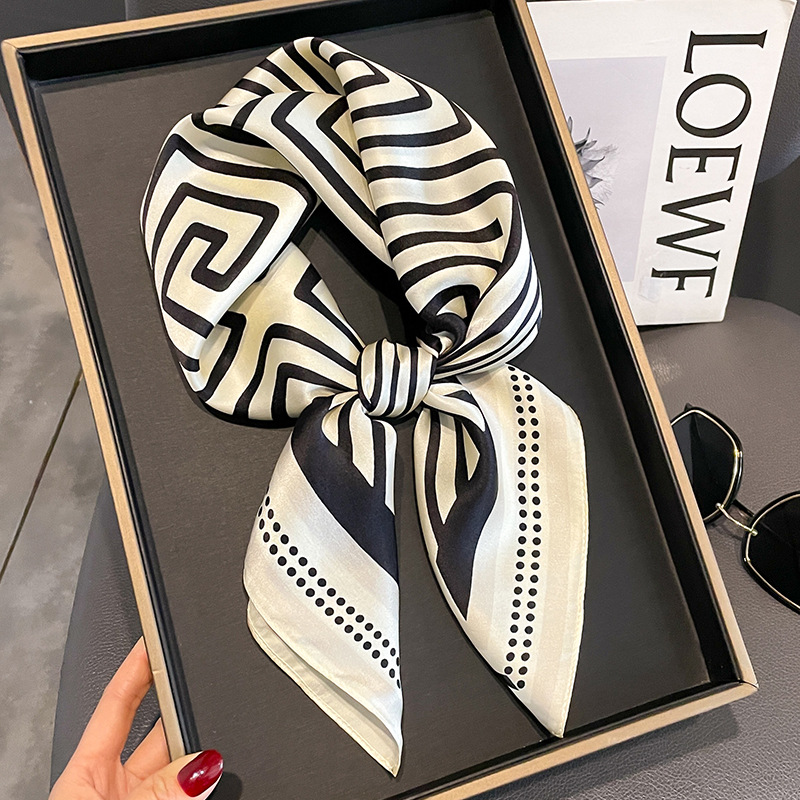 Marque de luxe foulard printemps carré 100% Pure soie écharpe femmes châle dames cou cravate poignet enveloppement cheveux ruban bandeau Bandana