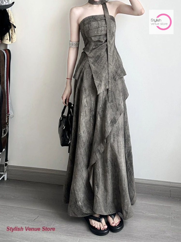 Ensemble deux pièces gris à col tubulaire style plissé français, jupe et haut, pour femme, nouvelle collection printemps-été, élégant et décontracté.