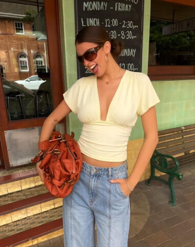 T-shirts d'été pour femmes, col en V profond, manches courtes, couleur unie, coupe ajustée, froncé, décontracté, streetwear
