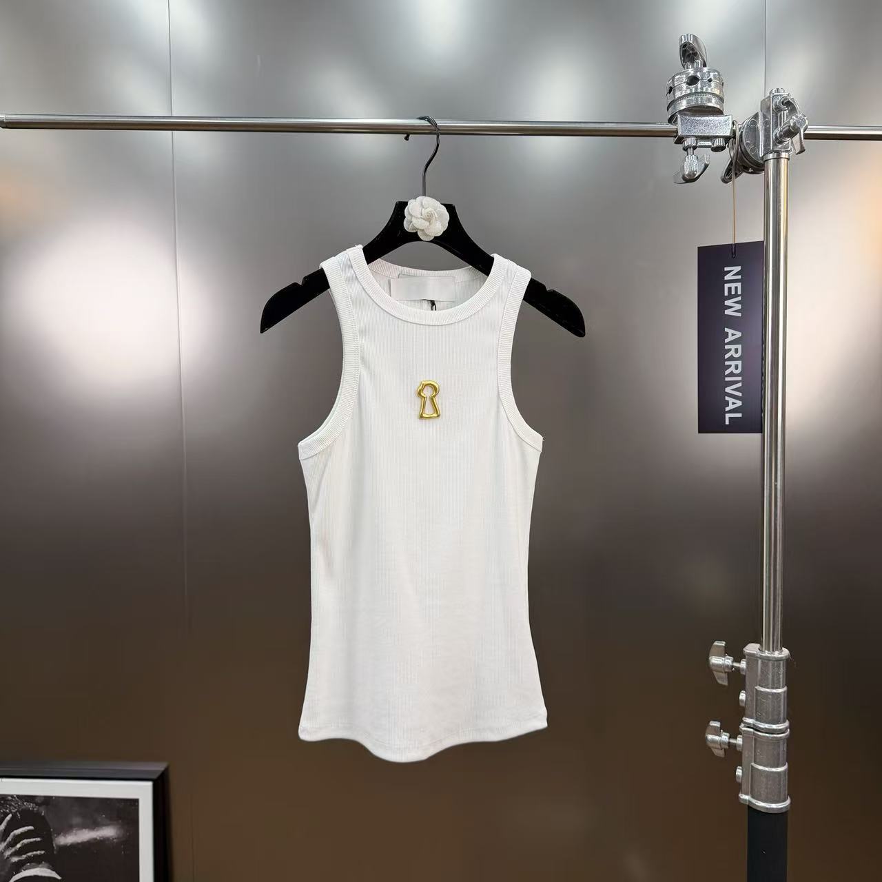 Débardeur polyvalent en coton pour femmes, haut moulant, col rond, sans manches, fil décoratif en métal, début du printemps et de l'été