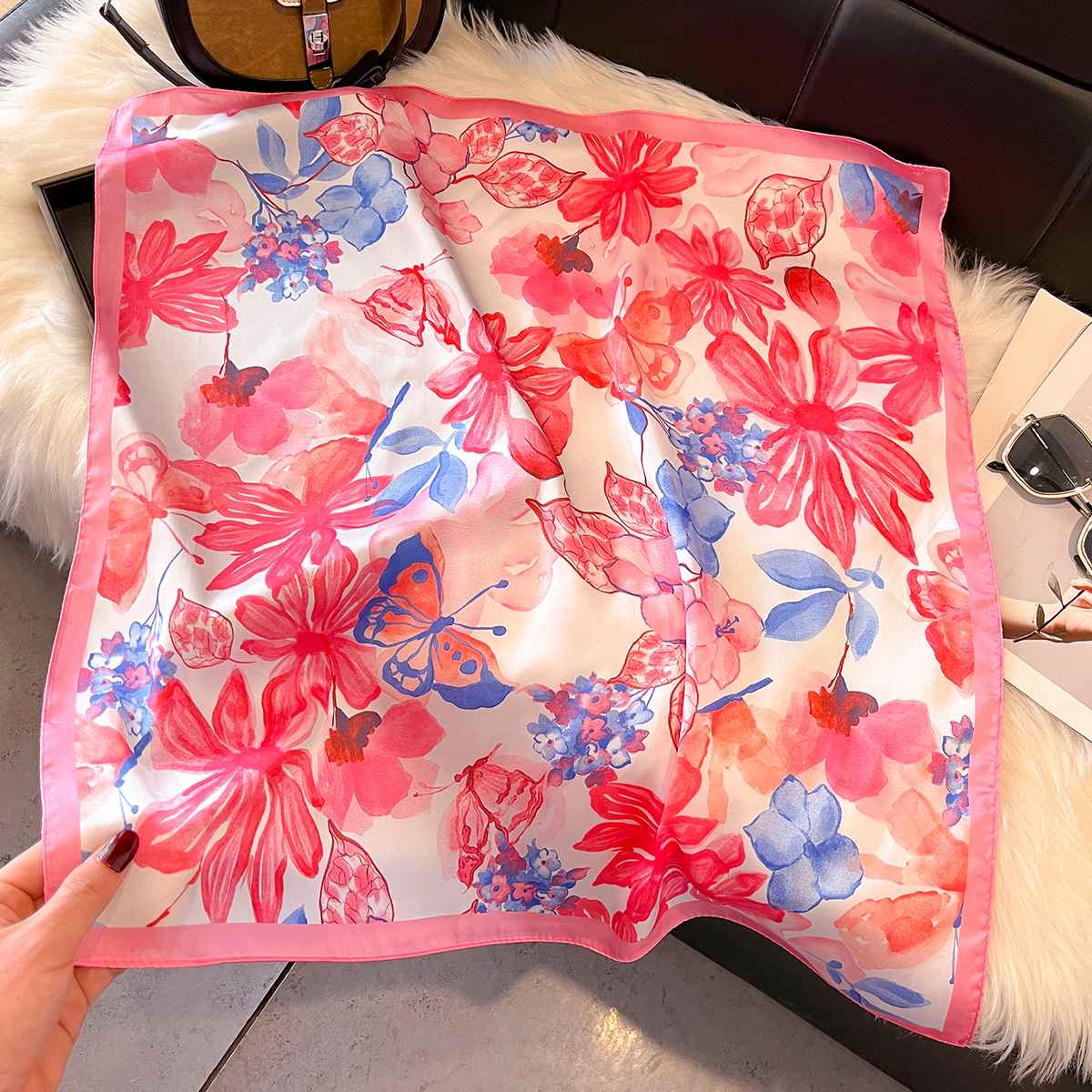 Écharpe carrée de luxe pour femmes, joli foulard floral en soie imitation, bandanas, hijab, foulard élégant, châle