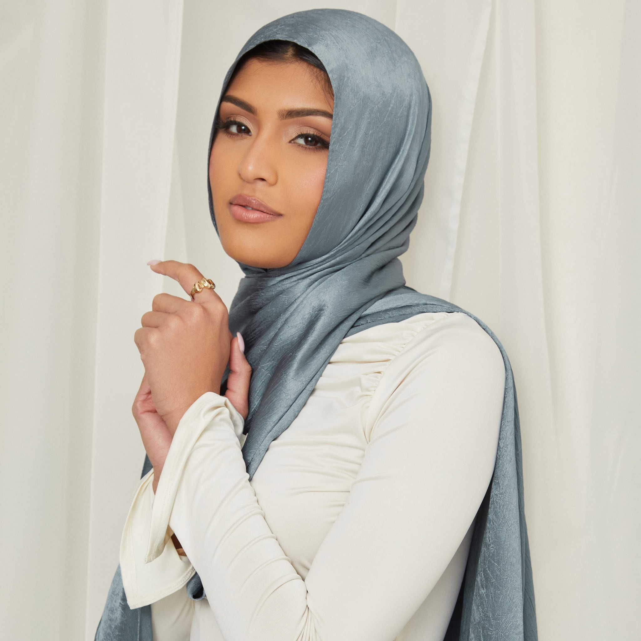 Voile Hijab en Satin Texturé Premium pour Femmes Musulmanes, Châle Uni, Turban en Satin Plissé, Promotion Ramadan