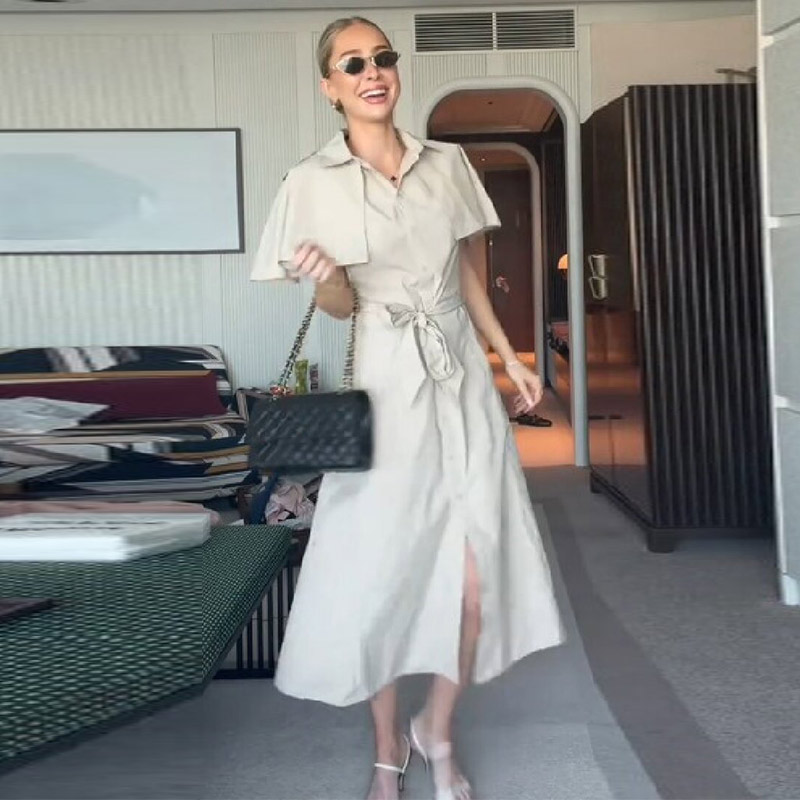 Robe élégante minimaliste à manches cape pour femme, avec ceinture chic et fente avant, idéale pour le bureau ou les tenues décontractées d'été 2026