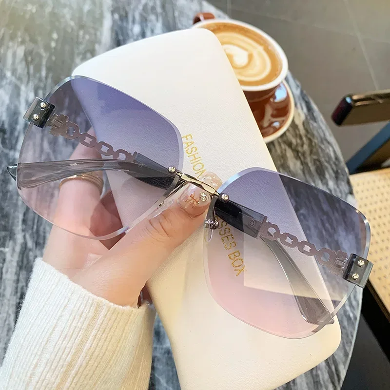 Nouvelles lunettes de soleil carrées femmes belle marque concepteur lunettes de soleil colorées femme sans monture ronde lunettes extérieures