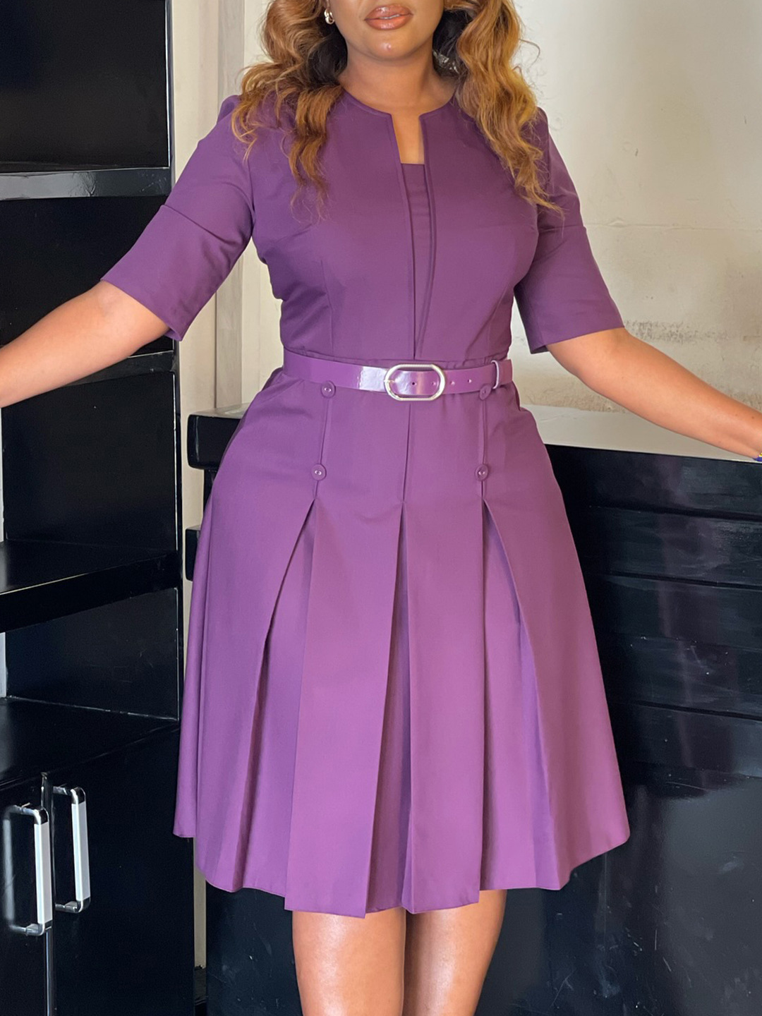 Robe élégante de couleur unie, grande taille, pour femmes, idéale pour l’automne, avec manches trois-quarts, un modèle à la fois tendance et raffiné.
