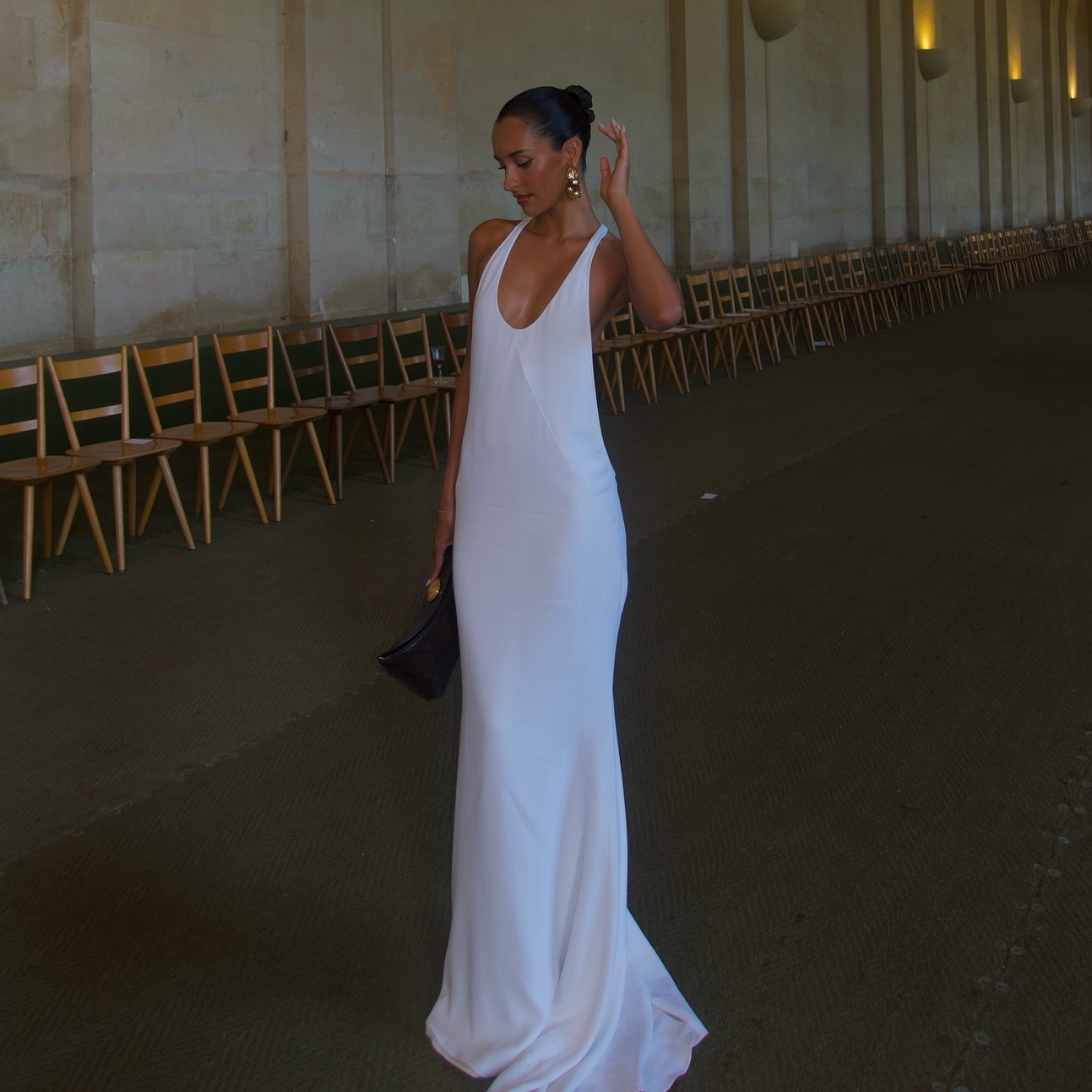 Robe de soirée longue en soie blanche pour femmes, élégante, décolleté en V profond, bretelles fines, Silhouette ajustée, robe formelle de bal de mariage