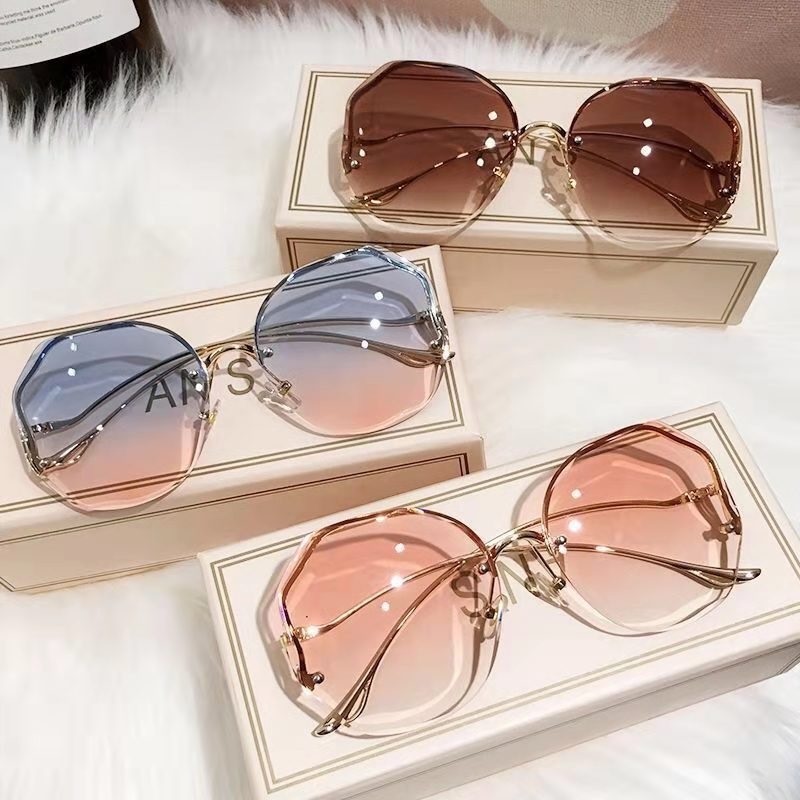 Lunettes de soleil tendance pour femmes, métalliques, UV400, vintage, design élégant, surdimensionnées, carrées, pour femmes