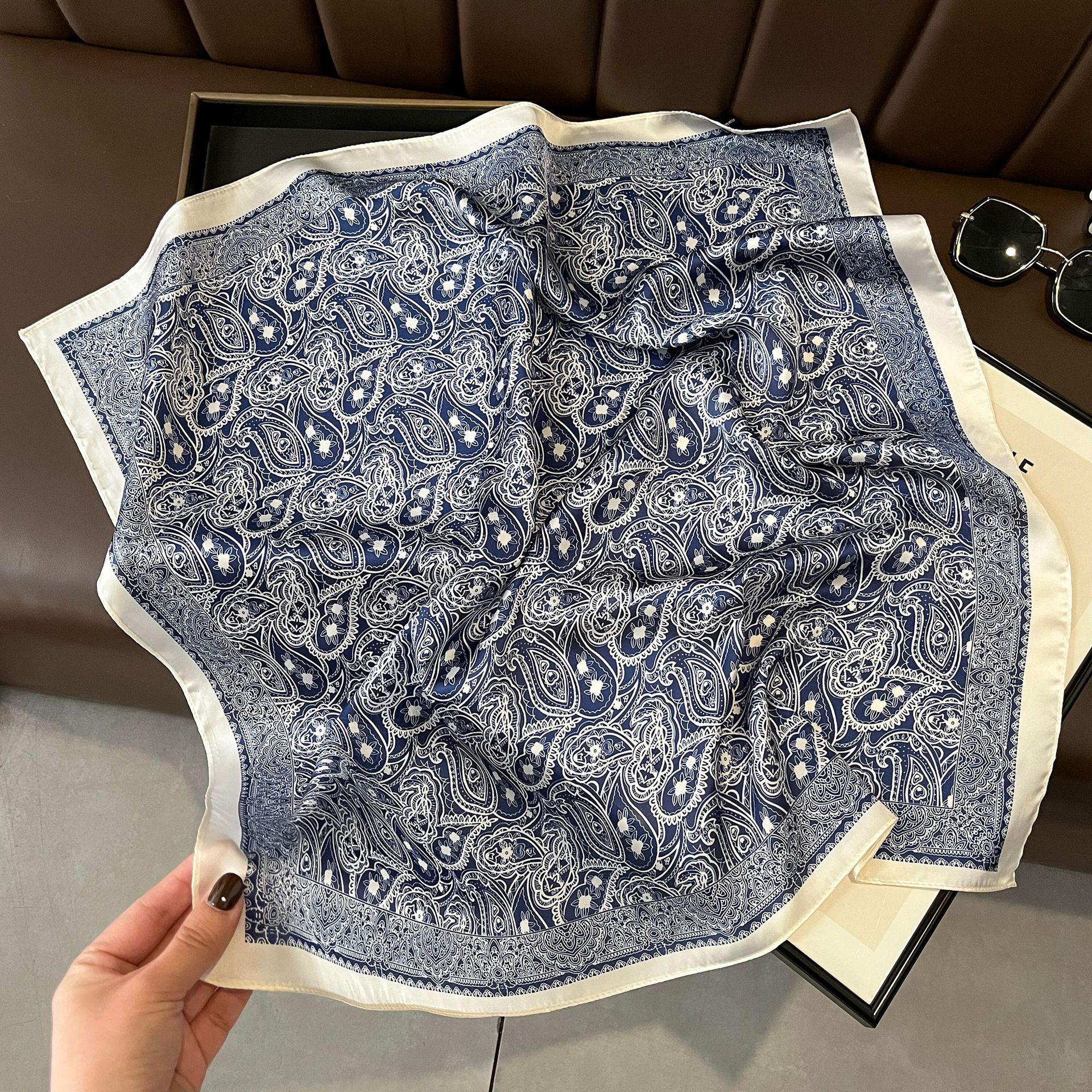 Foulard carré en Satin imprimé Imitation soie pour femmes, foulard de cou enveloppant, bandeau de plage, Bandana pour femmes
