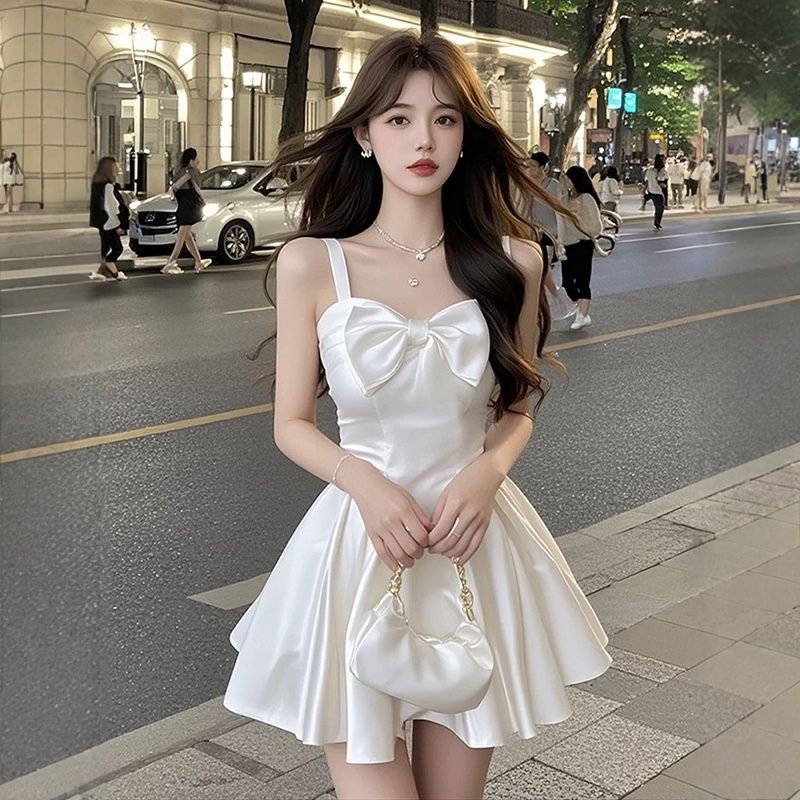 Robe française à bretelles avec nœud blanc pour femmes, nouvelle taille en Satin pur et Sexy, printemps et été