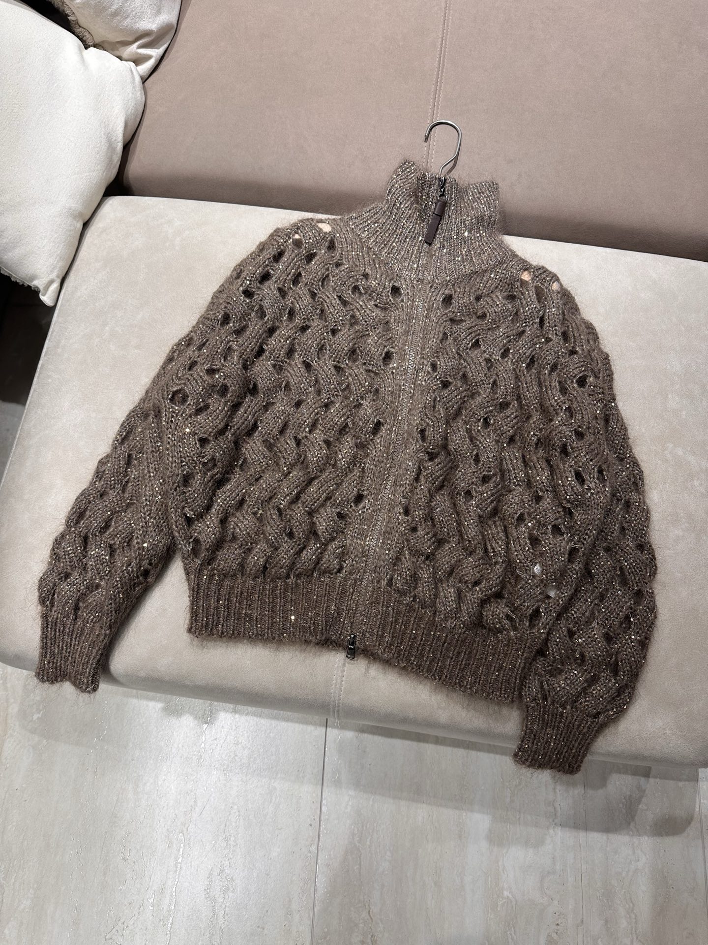 Cardigan en maille de mohair ajouré à fermeture éclair pour femmes, design luxueux à sequins
