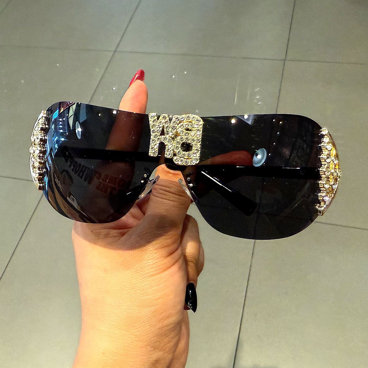 Lunettes de soleil de luxe y2k sans monture pour femmes, avec lettres en strass, de marque de styliste, pour l'extérieur, UV400