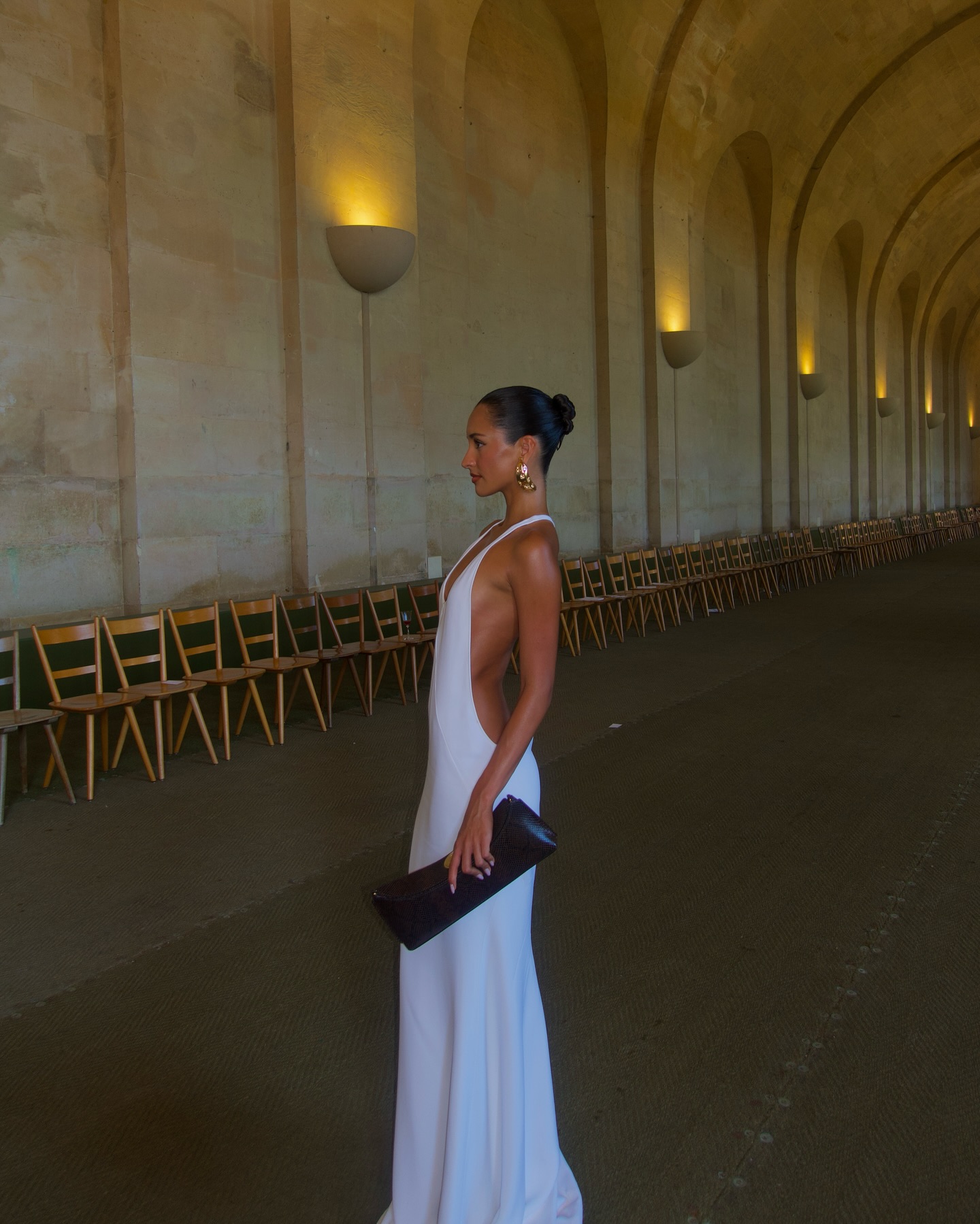 Robe de soirée longue en soie blanche pour femmes, élégante, décolleté en V profond, bretelles fines, Silhouette ajustée, robe formelle de bal de mariage