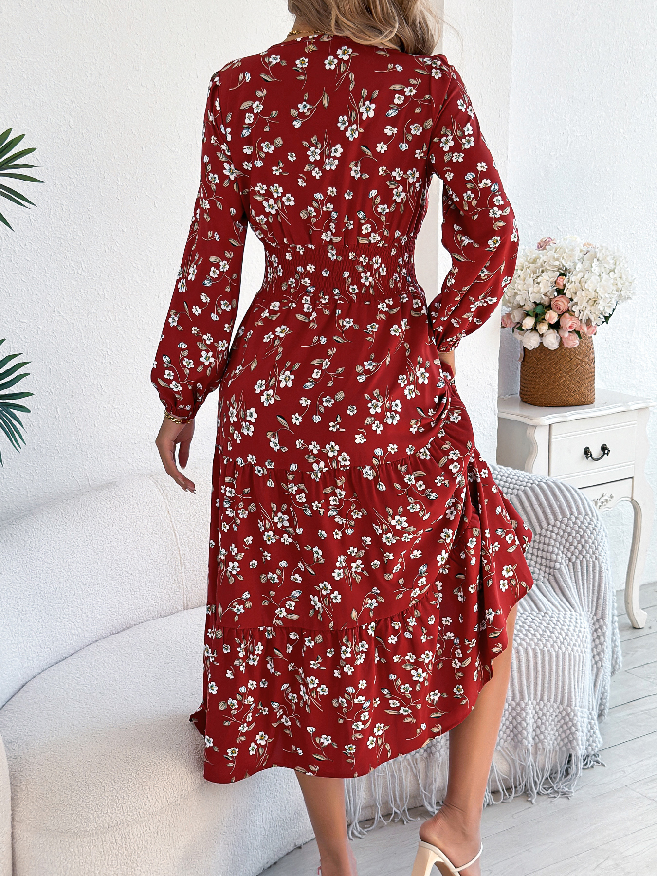 Robe mi-longue à manches longues pour femmes, imprimé floral, col en V, taille smockée, ourlet à volants, pour l'automne, l'hiver et les vacances.