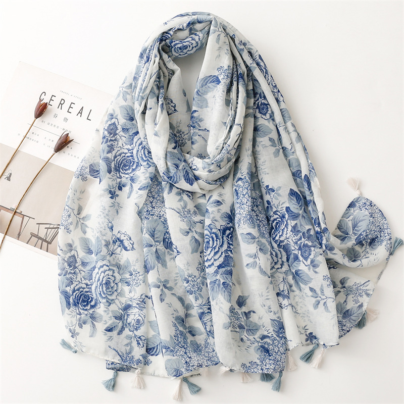 Classique bleu fleur imprimé écharpe élégant gland châle décontracté coupe-vent tête enveloppement Hijab crème solaire voyage serviette de plage pour les femmes
