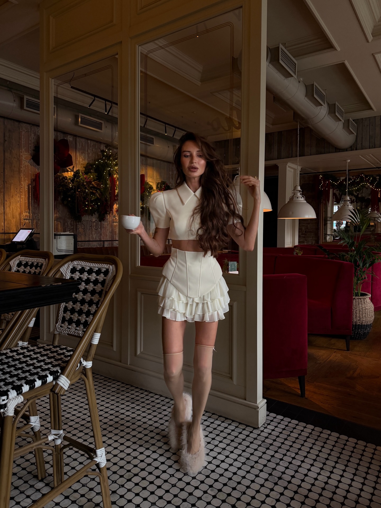 Tenue 2 pièces blanche tendance pour femmes, haut court à manches bouffantes et jupe trapèze à volants, robe moulante Sexy, fête en Club, rendez-vous, Look de nuit