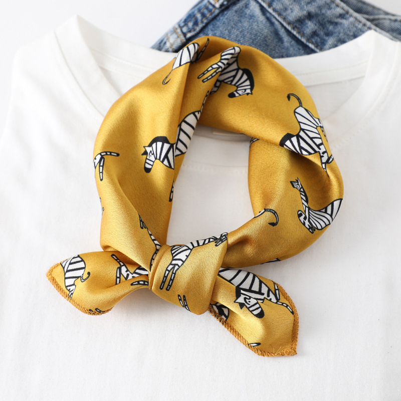 Nouveau Foulard Carré d'Été pour Femme, Foulard en Soie Imprimé, Écharpe Décorative, Foulard à Rayures et Motifs Animaux de Dessin Animé