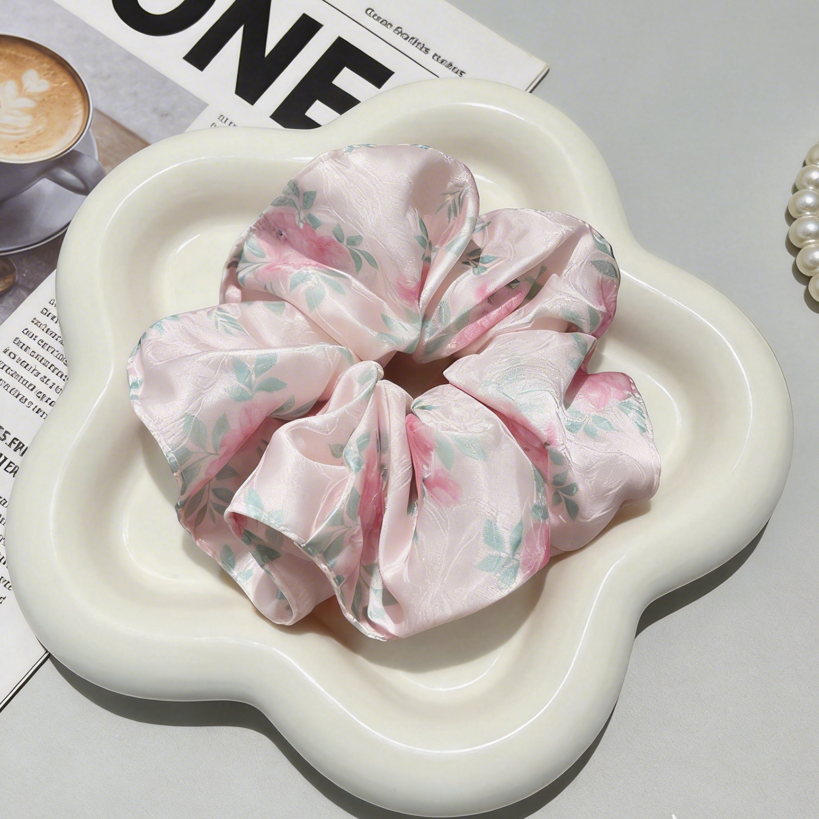 1PC Chouchou en satin rose à motif floral pour femme, élégant, imprimé roses, accessoire capillaire doux et soyeux pour le printemps, l'été et le quotidien