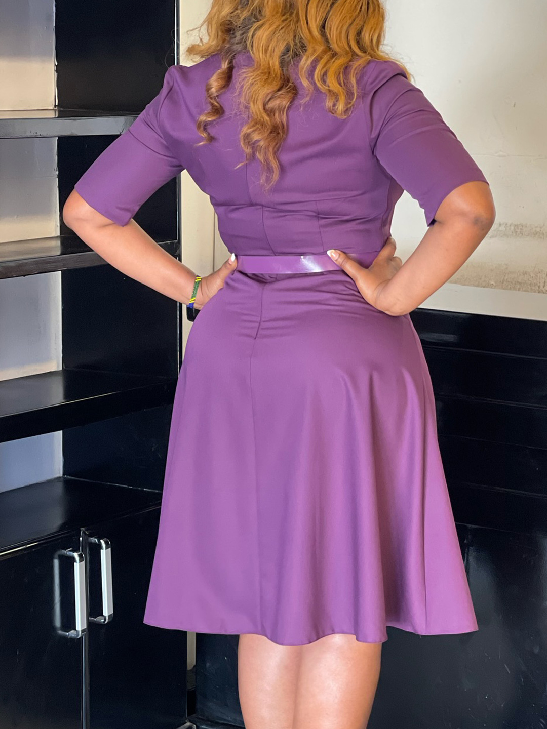 Robe élégante de couleur unie, grande taille, pour femmes, idéale pour l’automne, avec manches trois-quarts, un modèle à la fois tendance et raffiné.