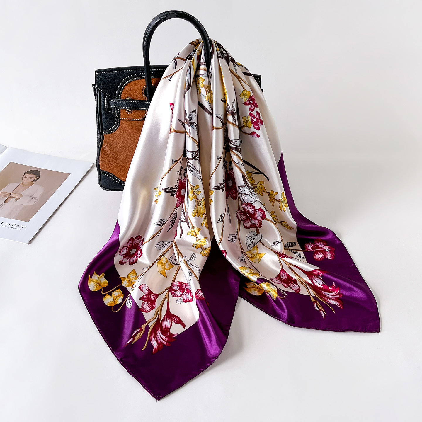 Nouvelle Collection Printemps : Grand Foulard en Soie Synthétique 90 cm, Châle Tendance pour Femme, Cadeau pour la Fête des Trois-Quatre-Neuf-Dix Dames
