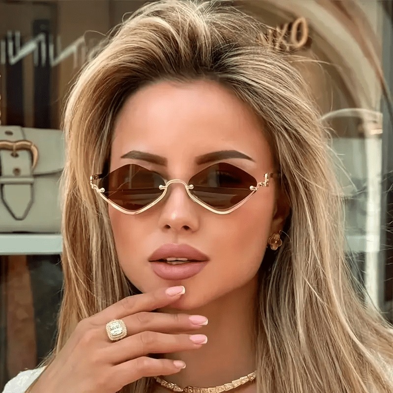 Lunettes de mode pour femmes avec monture en métal diamant ultra-légère de style rétro et demi-monture, idéales pour la photographie de rue