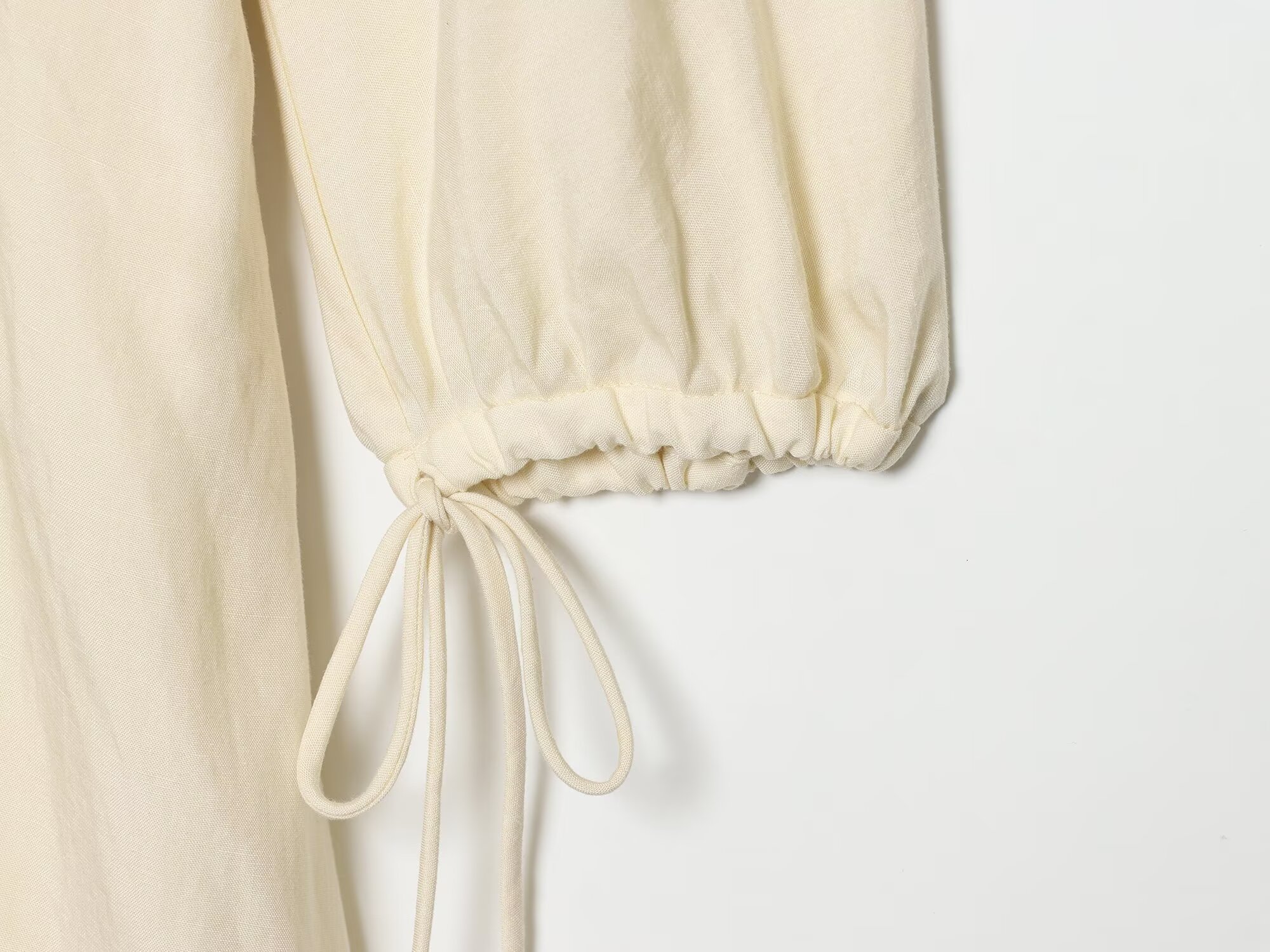 Robe plissée beige élégante à manches longues et col rond pour femme, coupe ajustée, style bohème, jupe trapèze, idéale pour les fêtes, la plage et les vacances d'été