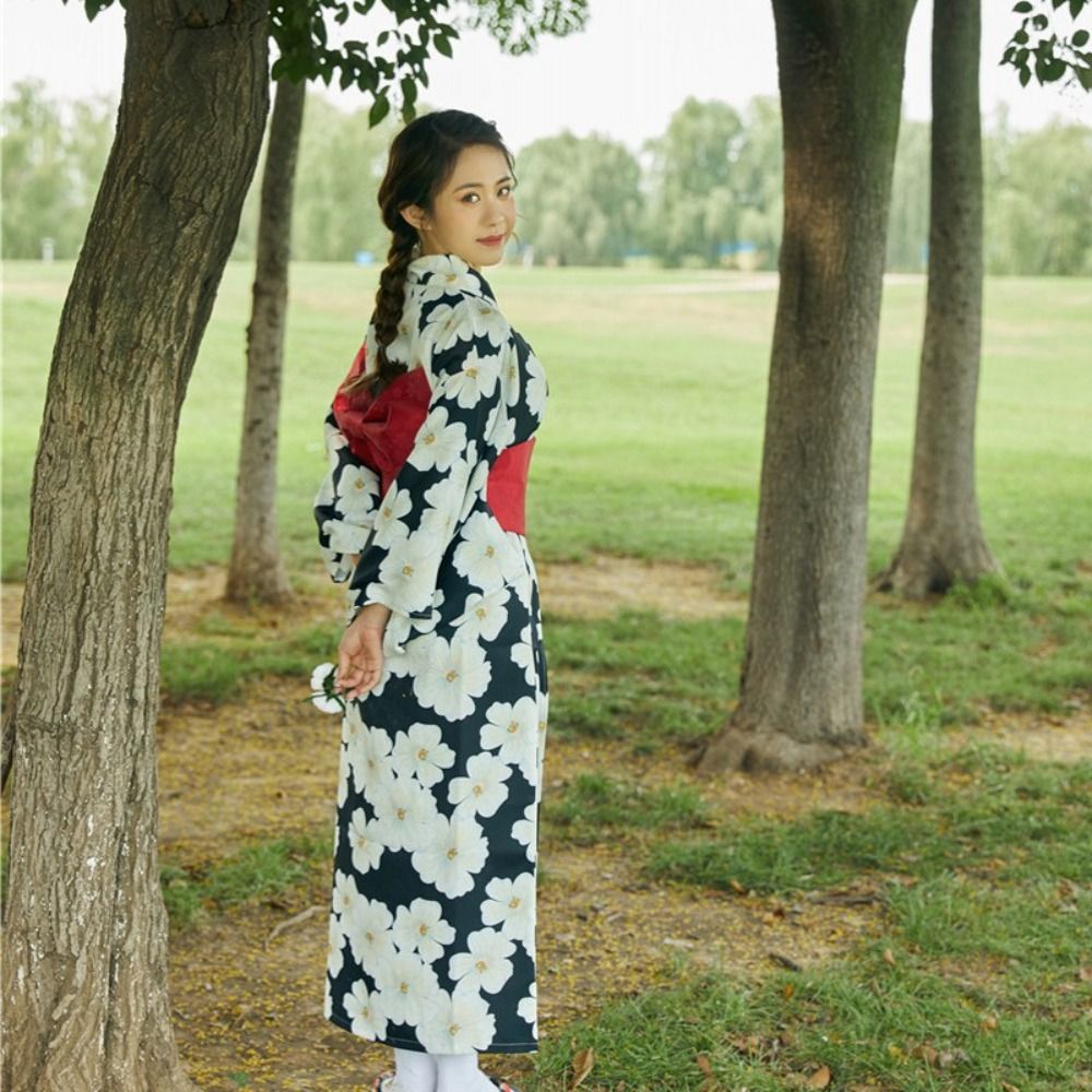 Kimono japonais traditionnel imprimé floral, élégance de style japonais, robe kimono Sakura pour fille, nouveauté asiatique