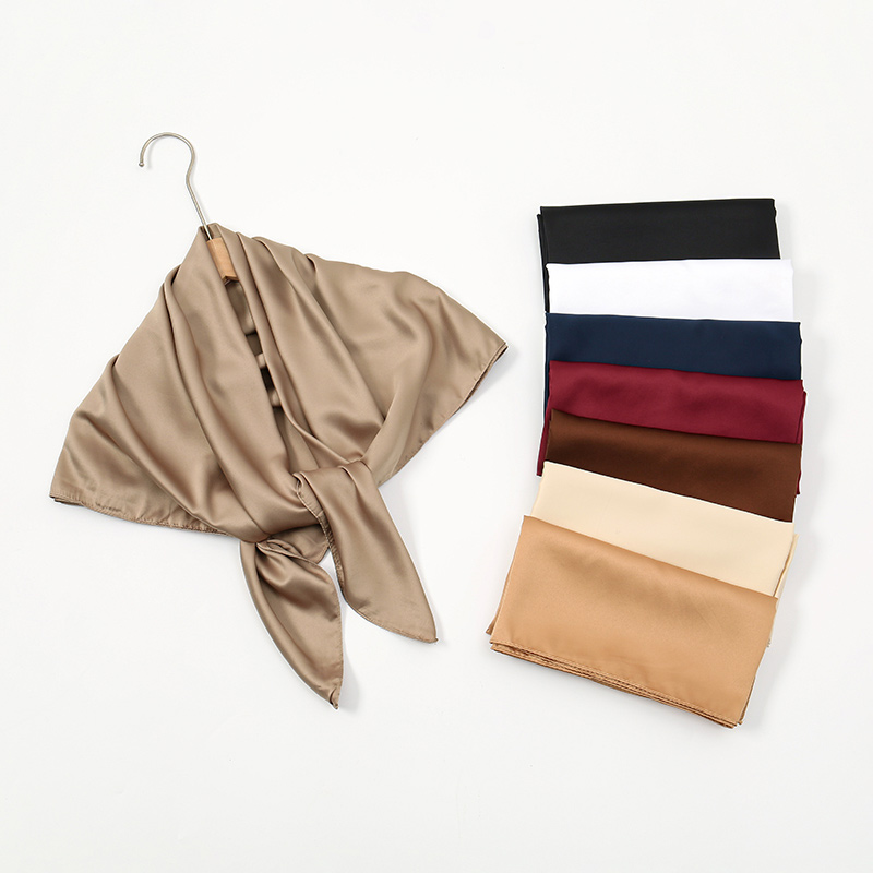 Écharpe carrée en satin uni pour femmes musulmanes, bandeau de sauna, enveloppes de hijabs, écharpe de cheveux de mode, turban islamique décontracté, bandbana féminin, inj90
