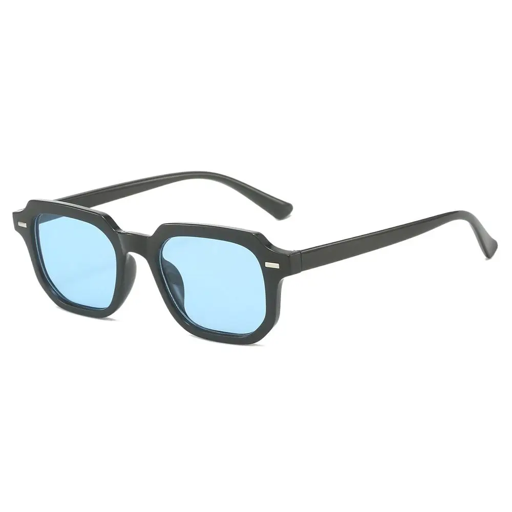 Petites lunettes de soleil carrées à la mode, avec verres multicolores, lunettes tendance adaptées à la conduite et aux voyages, 1 pièce