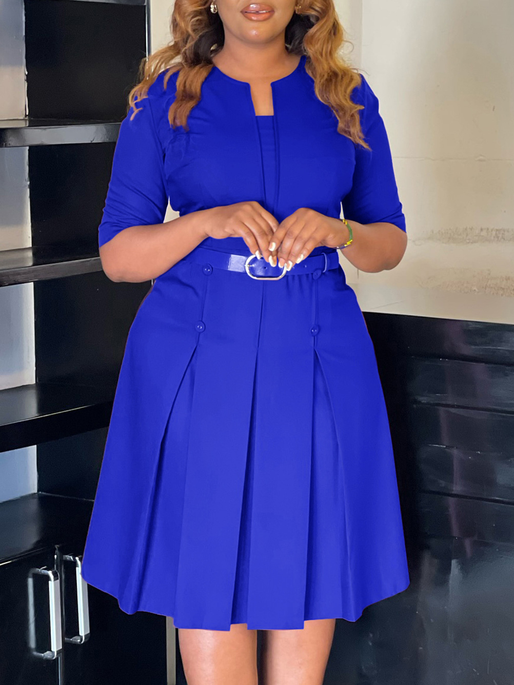 Robe élégante de couleur unie, grande taille, pour femmes, idéale pour l’automne, avec manches trois-quarts, un modèle à la fois tendance et raffiné.