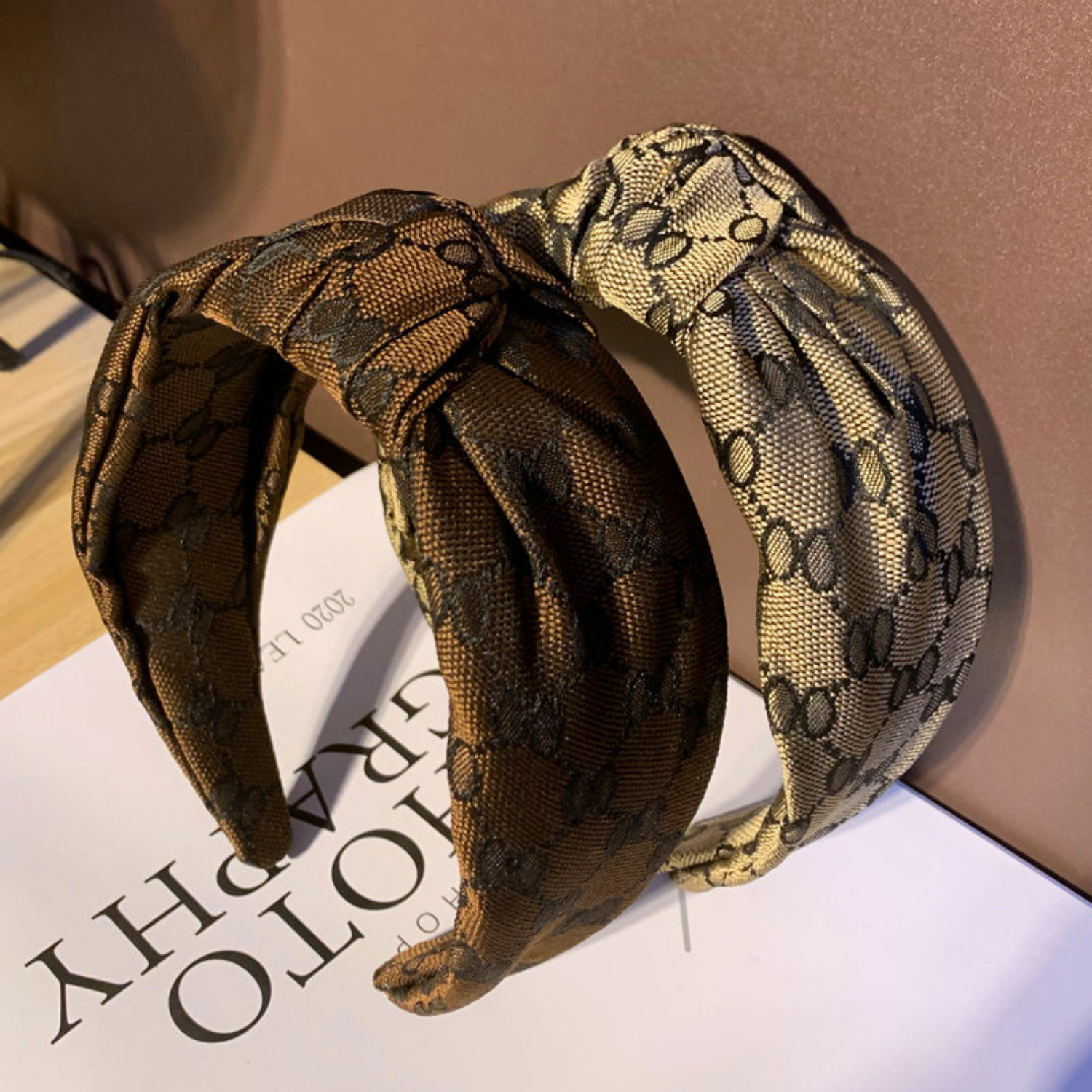 Nouveau Bandeau Femme 2026 en Tissu Noué, Bandeau Tendance et de Haute Qualité, Pince à Cheveux Luxueuse et Polyvalente