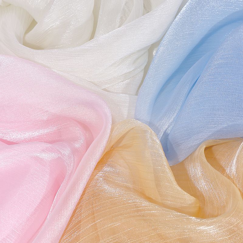 Tissu en soie argentée froissée, soie brillante froissée, chiffon semi-transparent pour la confection de robes, chemises, hauts et vêtements pour enfants