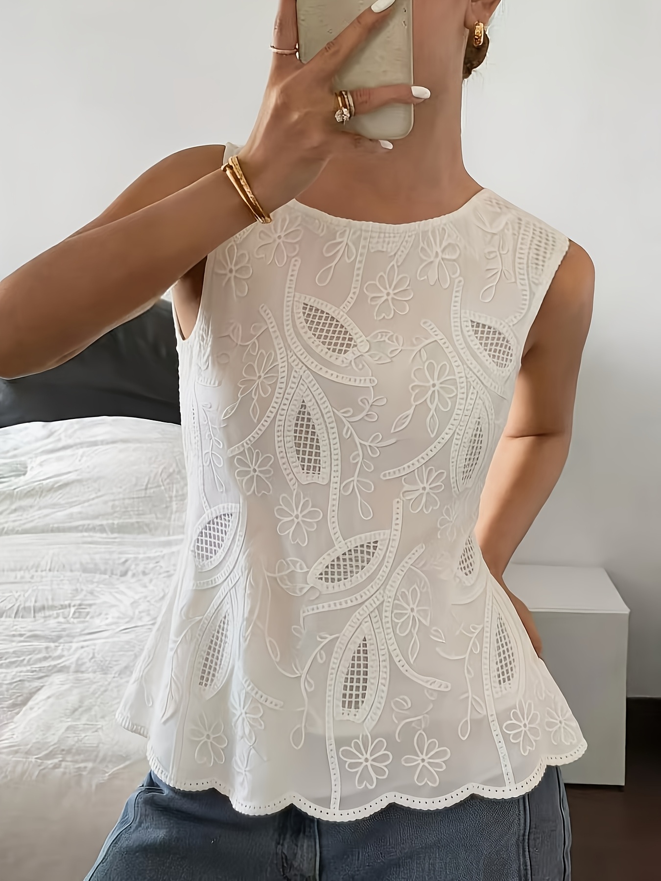 Chemisier élégant pour femme, nouvelle collection printemps-été, blanc, brodé de fleurs, col rond, sans manches, coupe ample, ourlet en dentelle