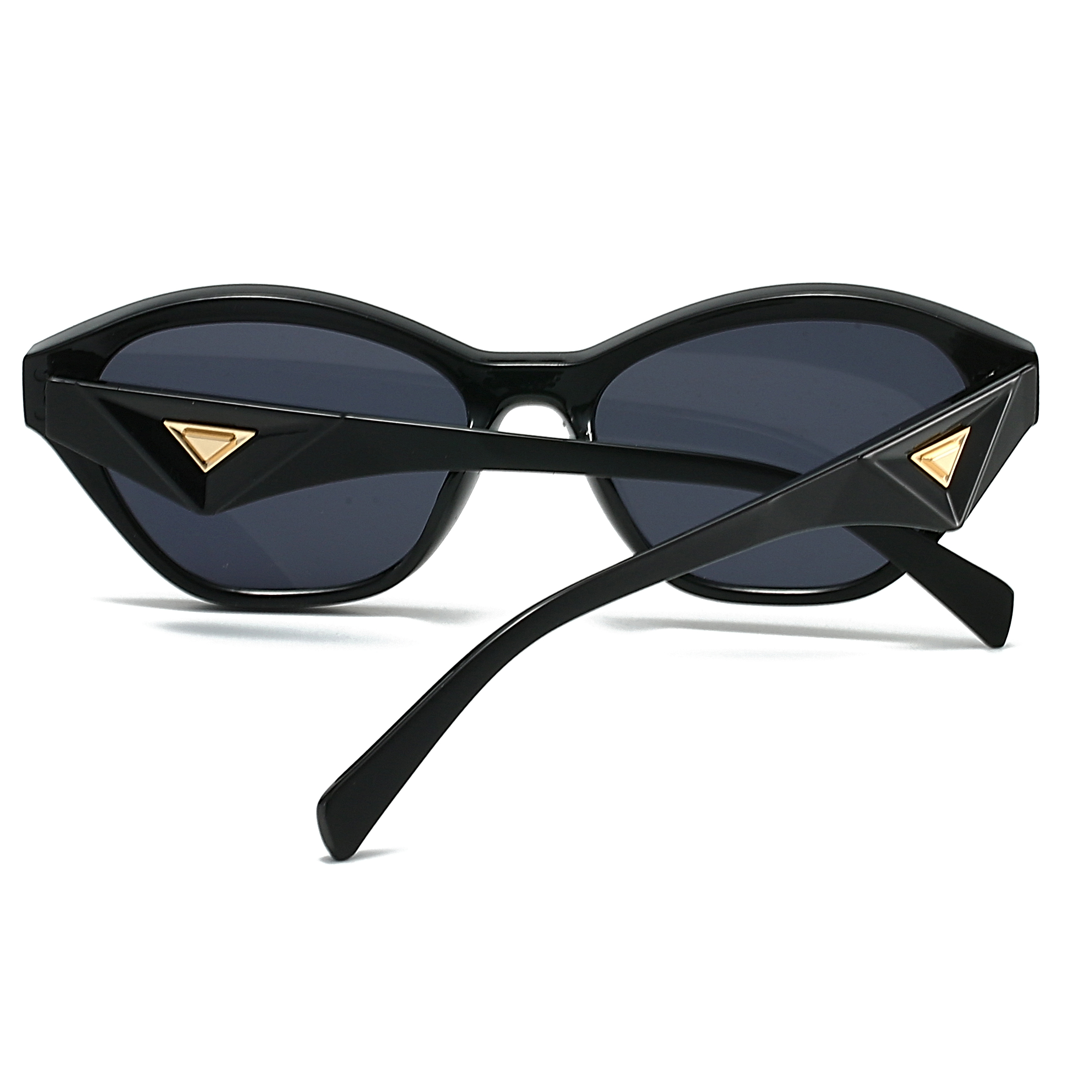 Lunettes à montures originales avec un contour distinctif. La forme géométrique unique, élégante et polyvalente, parfaite pour les sorties quotidiennes