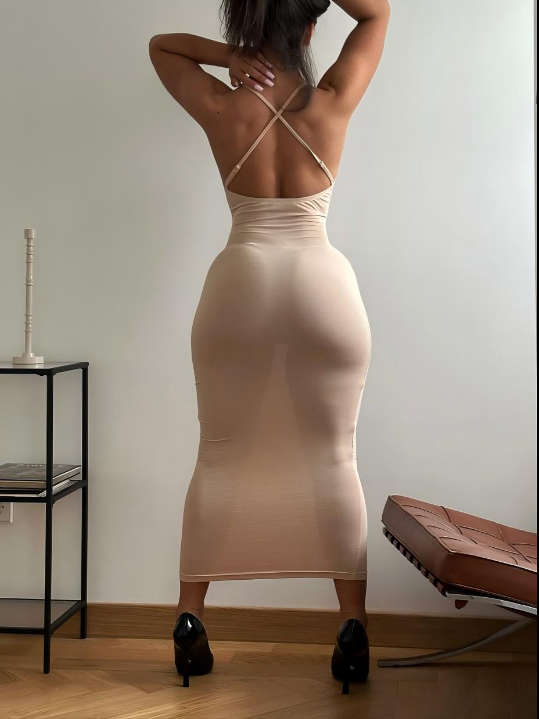 Nouvelle robe longue d'été à bretelles dos nu pour femmes: sur mesure avec une coupe amincissante élégante, un tempérament sexy, une agrafe chic pour