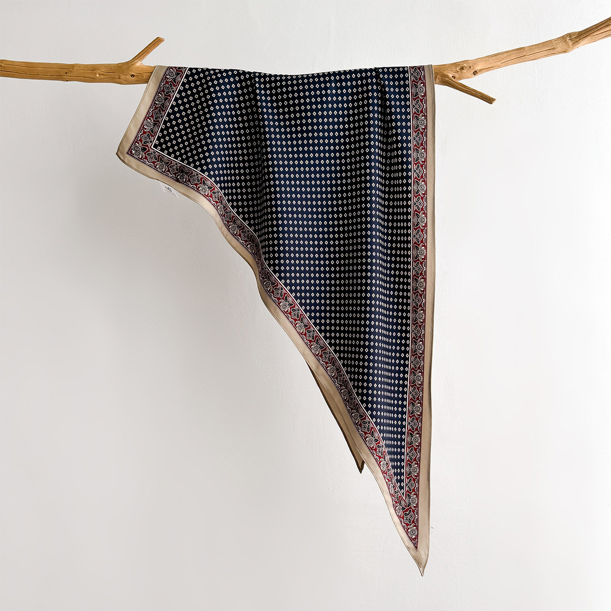 Écharpes en satin doux imitation soie, foulards carrés tendance pour femmes, bandanas, hijab de luxe, foulards élégants, châles.