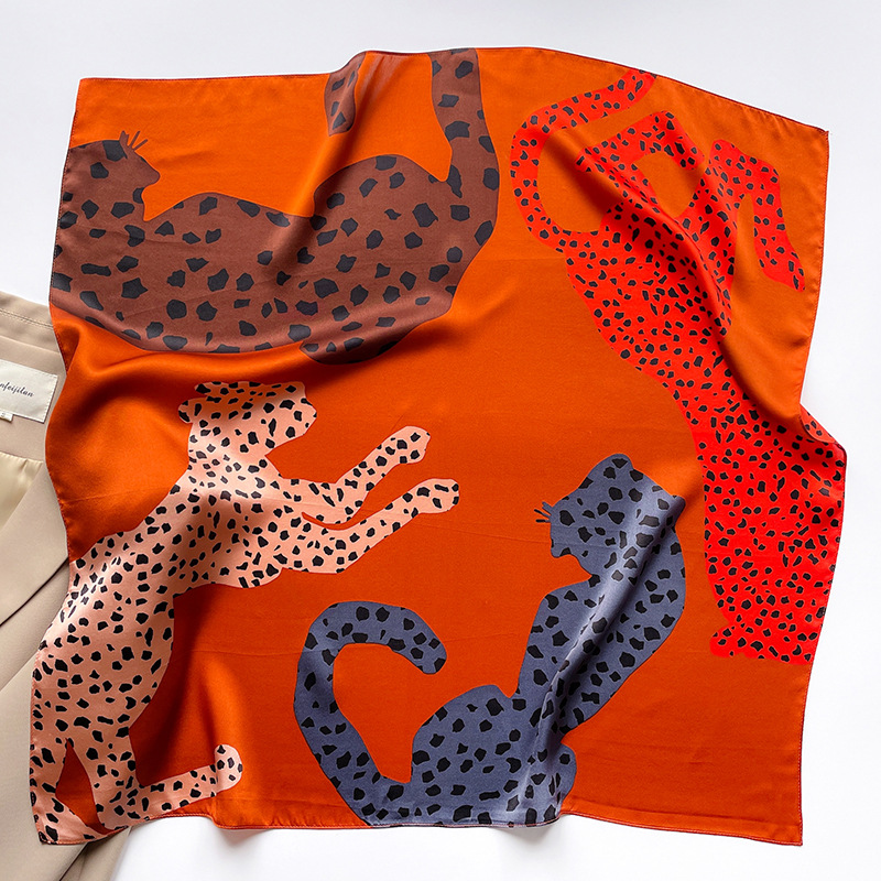 Foulard léopard 100% naturel en soie véritable pour femmes, châle Design imprimé d'animaux, enveloppes à la mode, Bandana, bandeau carré de 68cm, Hijab