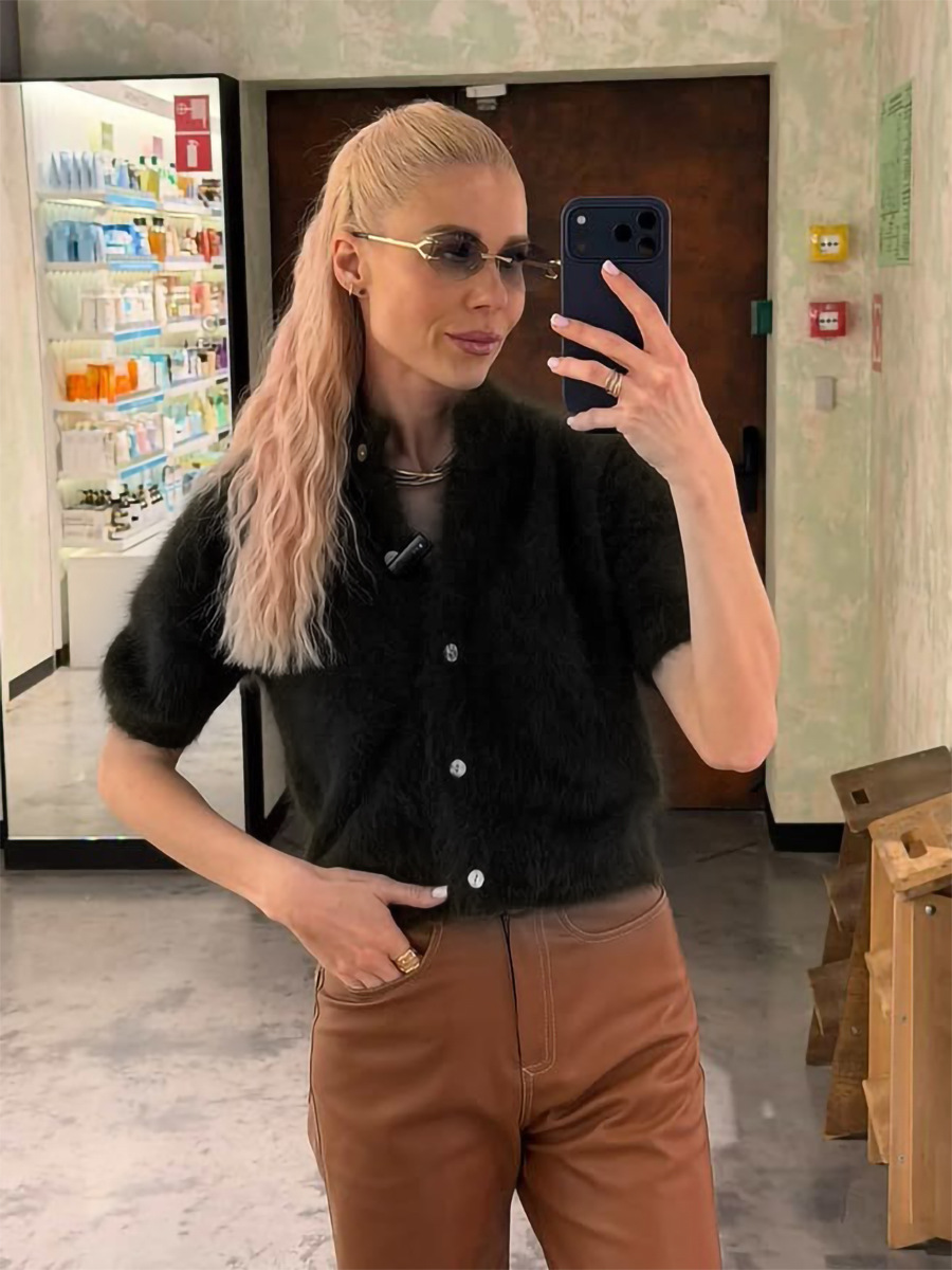 Cardigan élégant pour femmes, manches courtes, tendance, à simple boutonnage, en peluche, coupe ajustée, adapté pour un usage quotidien décontracté.