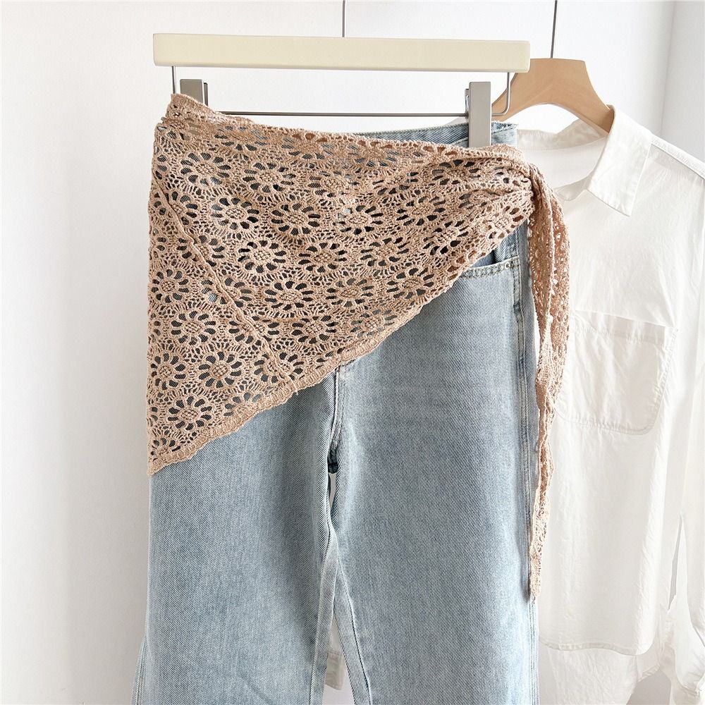 Foulard triangulaire en tricot style ethnique blanc ajouré, châle en dentelle, cape style coréen, écharpe à fleurs au crochet pour l'été