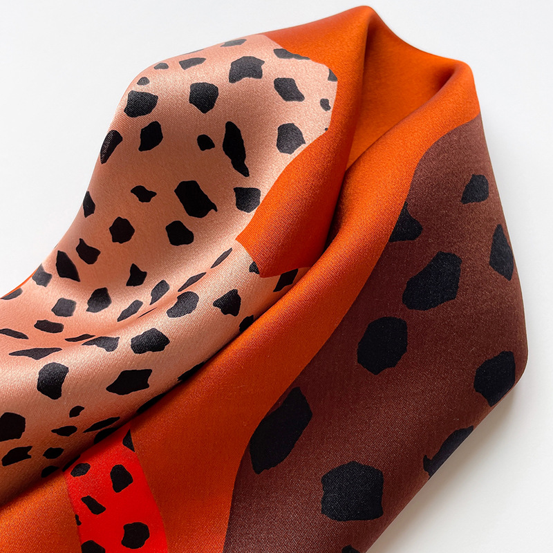 Foulard léopard 100% naturel en soie véritable pour femmes, châle Design imprimé d'animaux, enveloppes à la mode, Bandana, bandeau carré de 68cm, Hijab