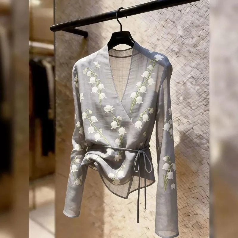 Chemisier élégant pour femme, nouvelle collection été 2026, col en V, design français, imprimé, style tempérament