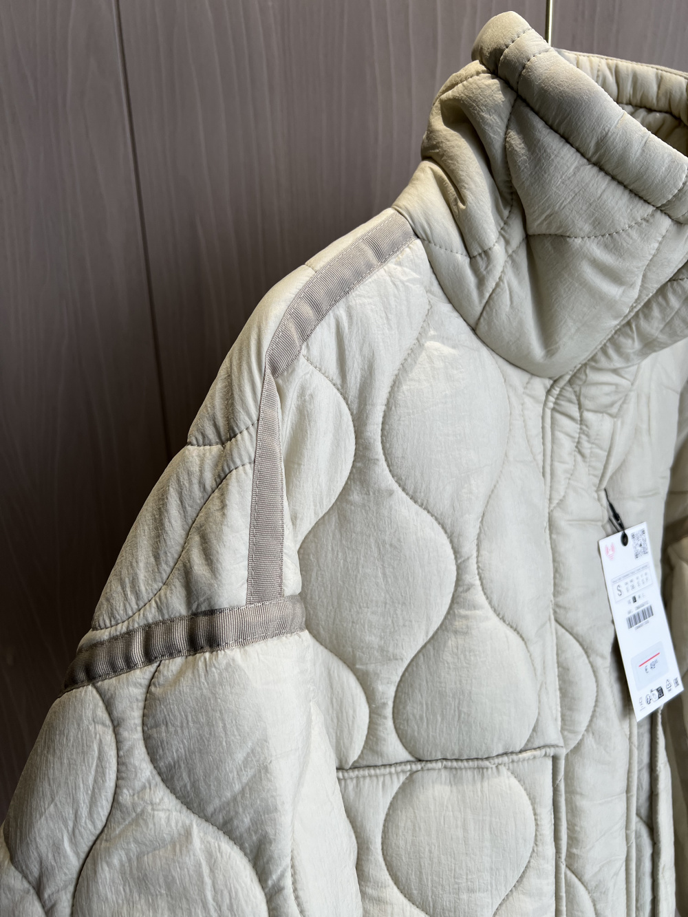 Manteau matelassé pour femmes ETJ 2025 veste QUILTée avec attaches nouvelle veste en coton beige avec cordon de serrage col haut avec clip de poche pour femmes