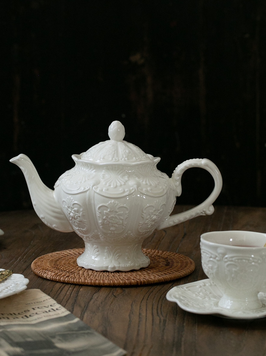 Service à thé en céramique de Style européen, Pot de palais de fleur de papillon en Relief français, tasse à thé noire, tasse et assiette de thé de l'après-midi