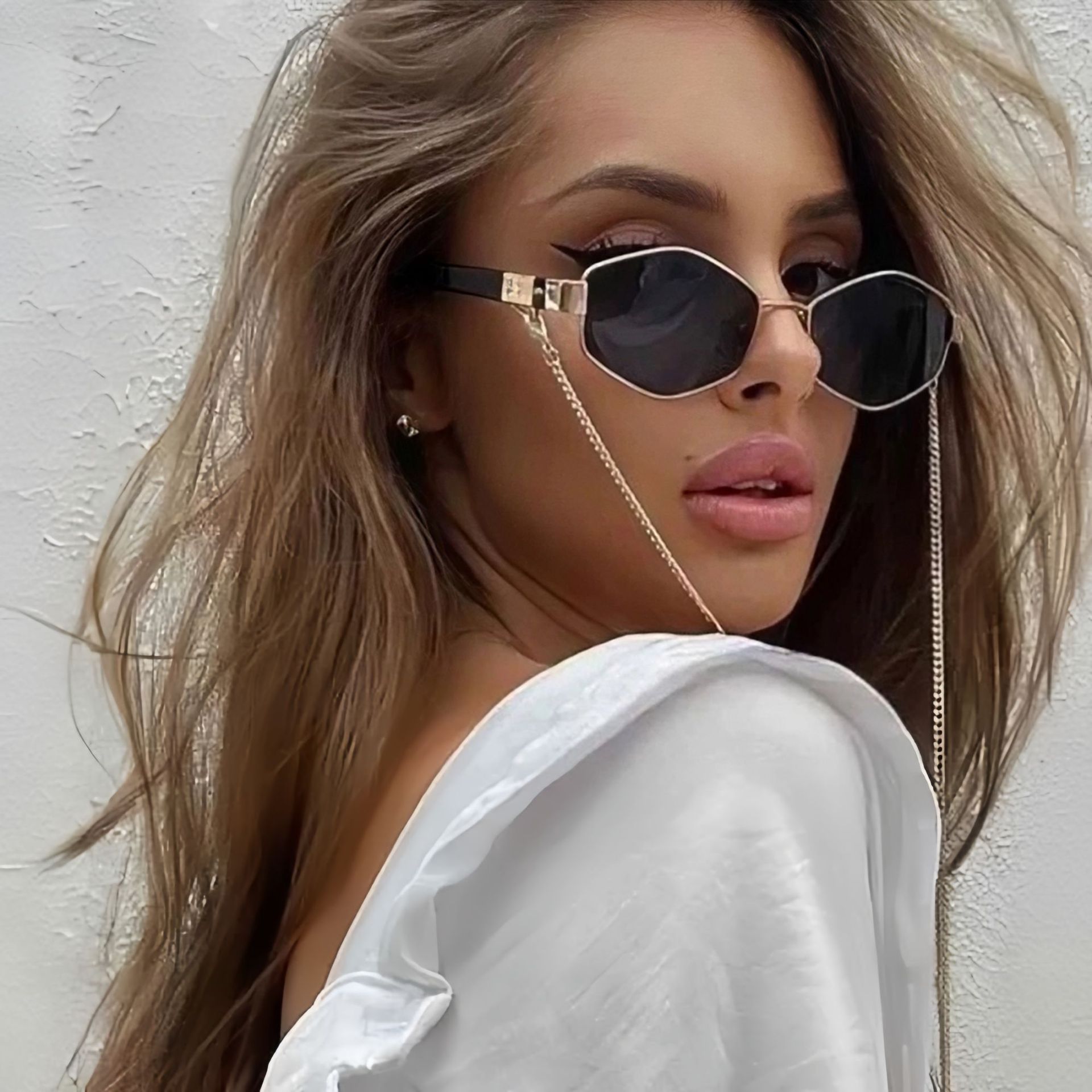 Lunettes de soleil polygonales en métal tendance pour femmes, lunettes de soleil rétro personnalisées style streetwear, lunettes de soleil décontractées avec chaîne pour l'extérieur
