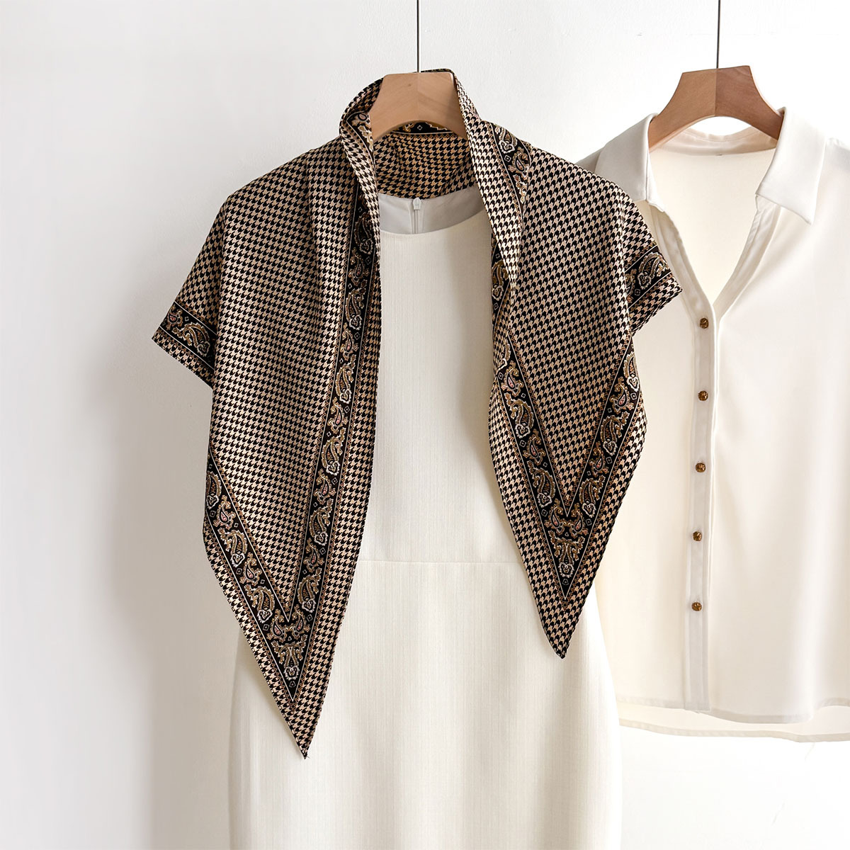 Écharpe carrée imprimée Paisley pour femmes, en satin doux imitation soie, foulard de luxe, hijab, châle élégant