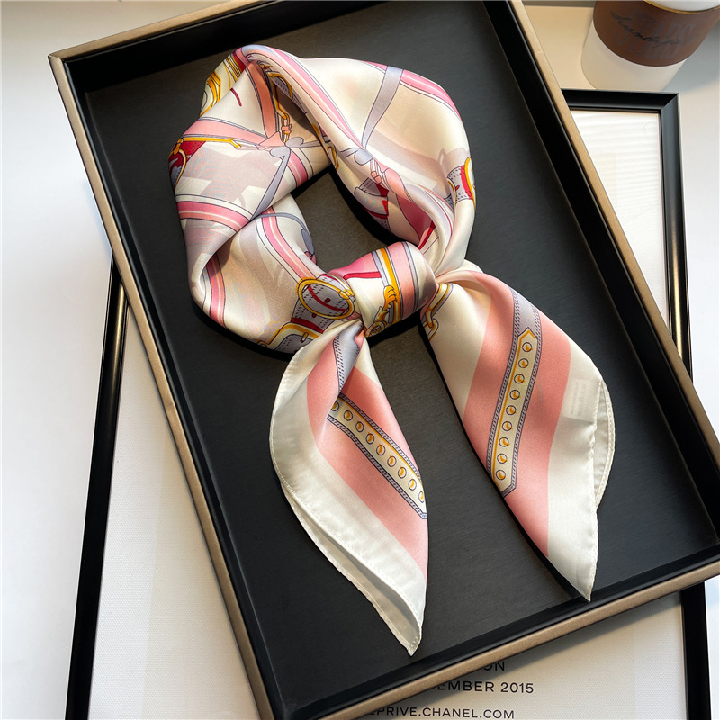 Foulard imprimé chaîne de luxe, Imitation soie, Style à la mode, couvre-chef de protection solaire, populaire, plage, voyage, carré, 70x70cm