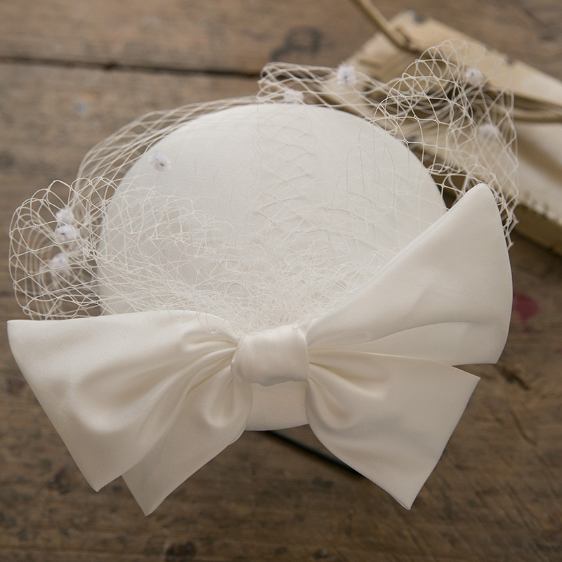 Chapeau en maille à nœud papillon, visage forgé, robe de défilé, couvre-chef Photo britannique rétro léger, chapeau de luxe