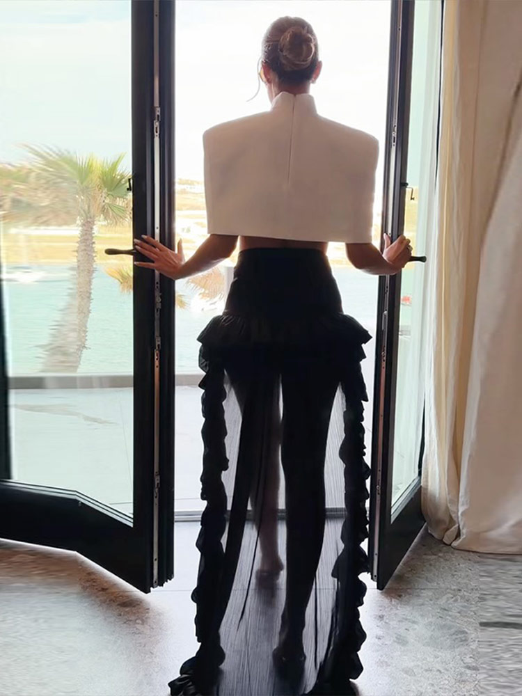 Ensemble 2 pièces jupe courte à volants et haut cape à épaulettes pour femme, jupe taille cintrée, nouvelle collection été 2026, tenue de sortie tendance pour femme