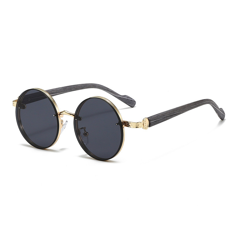 1 paire de lunettes de soleil UV rondes à monture complète, idéales pour l'extérieur et l'usage quotidien. Livré avec un chiffon de nettoyage et des coussinets de nez antidérapants.